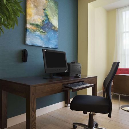 Days Inn & Suites By Wyndham Belmont Екстер'єр фото