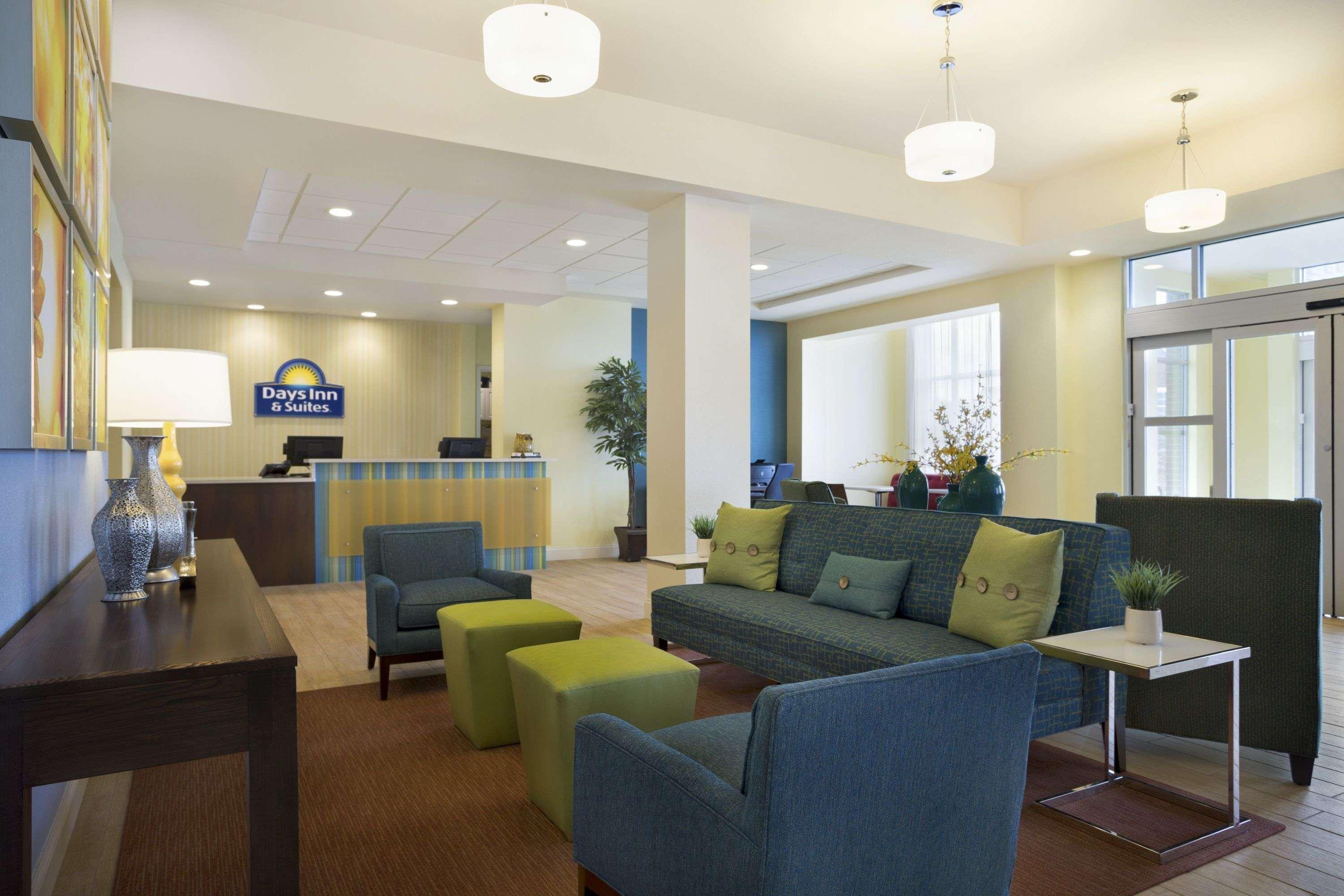 Days Inn & Suites By Wyndham Belmont Екстер'єр фото