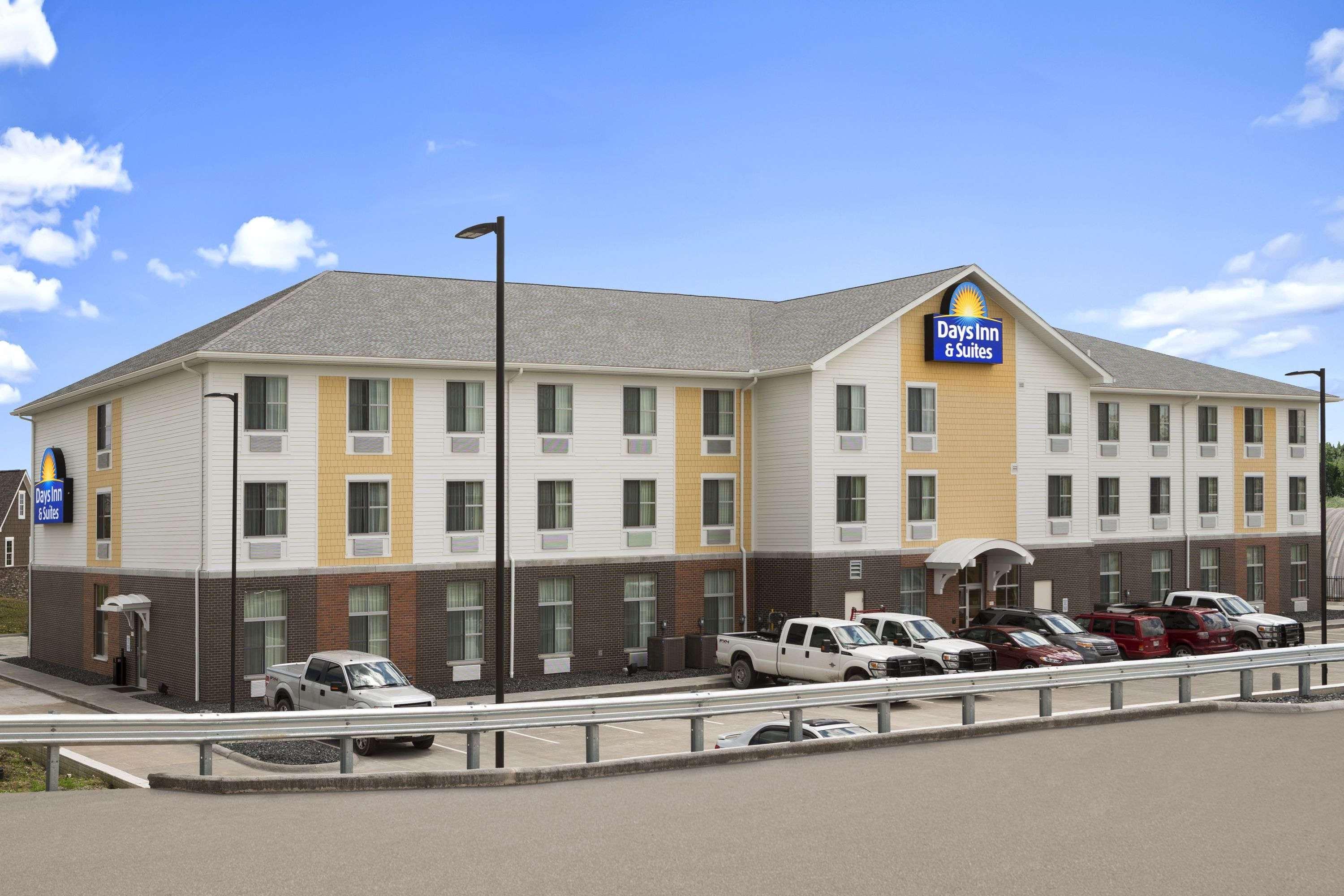 Days Inn & Suites By Wyndham Belmont Екстер'єр фото