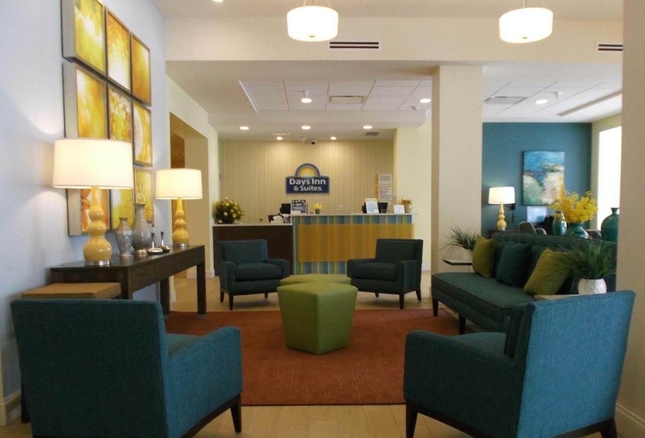 Days Inn & Suites By Wyndham Belmont Екстер'єр фото